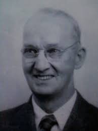 My grandparents Clyde and Pearl Lightfoot. This was at their 50th wedding  anniversary in 1952. They were married in Comanche County in 1902. These  are their children, my aunts, and uncles. Back