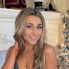 Amanda Dugdale's Instagram, Twitter & Facebook