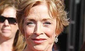 Holland Taylor y Marin Hinkle dan su visión acerca del despido de Charlie  Sheen