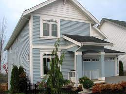 Jetzt vinyl bodenbeläge online kaufen! Kaycan Vinyl Siding Azure Blue Siding With White Shakes And Trims Light Blue Fresh Classic C Green House Exterior Vinyl Siding House White Exterior Houses
