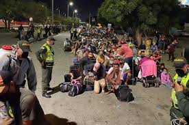 El ministro de defensa de venezuela, vladimir padrino lópez, informó este martes que la frontera del país con colombia se reabrió tras una semana de cierre. Unos 800 Venezolanos Atrapados En La Frontera Con Colombia Al Volver A Su Pais Sociedad Edicion America Agencia Efe