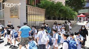 他在家說方言，在學校說普通話。 msc, trad.他在家说方言，在学校说普通话。 msc, simp. Ithd2clxeyiq1m