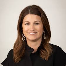 Julie Puckett's Instagram, Twitter & Facebook