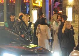 Priyanka Chopra Enjoys First Pre Christmas Dinner With Nick Jonas And In Laws In London Pics Inside India Times Of News Priyanka chopra michrut chacraporti ashvaria ray sherchan chan jeki ghan people golivudi cinema (1️⃣),😷. times of news