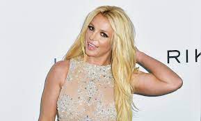 What is her's salary per year and how rich is at the age of 40 years? Britney Spears Net Worth Dfives