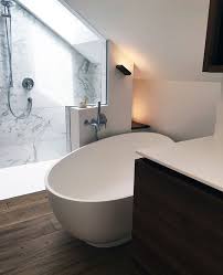 Wunderschones Badezimmer Mit Unserer Freistehenden Mineralguss Badewanne Campione Hier Hat Sich Unser Kunde Ein Sehr Gem Badezimmer Grosse Badezimmer Badewanne