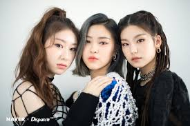 Es la vocalista principal del grupo de chicas surcoreano, itzy. ë¥®ë ¹ à­§ à­¨ On Twitter Itzy Dispatch Wannabe Mv Outfits Yeji Ryujin Chaeryeong Unit Group