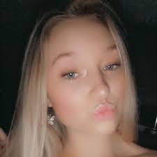 Elyse Chamberlain's Instagram, Twitter & Facebook