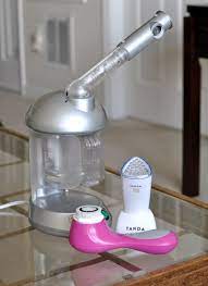 Which, helps kill the bacteria that can lead to dandruff. Review The 3 Best At Home Facial Gadgets Devices For Clear Acne Free Skin Clarisonic Tanda Clear Plus Huetiful Steamer Beautystat Com