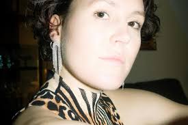 📷 @tobkalw #blackandwhite #portrait #actress #queer #rainbowtattoo #foto  #photooftheday #schauspielerin #schauspielerportrait #bodyhair  #bodypositive #bodypositivity #körper #feminism #mybody #mybodymychoice