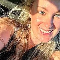 Ellie Fowler's Instagram, Twitter & Facebook