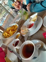 Ayer dando una vueltecita con la prima Maribel Cepeda Nuñez Yo tomando un  tecito jajajajja