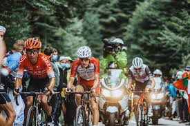 Guillaume martin zegt dat hij z'n hand er niet voor in het vuur durft de steken dat het hele peloton momenteel clean in de rondte rijdt. A Podium Seeker With A Difference Peloton Magazine