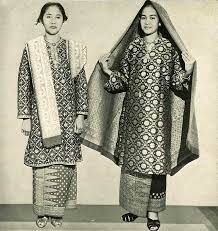 Fesyen yang sering dipakai oleh wanita malaysia, indonesia, singapura dan brunei di mana menggunakan kain kasa rubia. 25 Busana Tradisional Klasik Ideas Nikah Dress Malay Wedding Dress Nikah Outfit