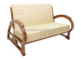 Ruang tamu outdoor dengan beberapa desain yang menarik dan menawan. Pin Di Furniture Kolonial Style