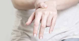 Bei zu großer krafteinwirkung zerreißt die kapsel und es kommt zu einer fingerluxation, der finger ist verrenkt. Gelenkschmerzen Im Finger Oder Fuss Doc Gegen Entzundungsbedingte Schmerzen