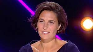 Photocall at hotel george v on may 16, 2017 in paris, france. Earrings In Yellow Gold And Diamonds Alessandra Sublet In The Mask Singer Episode 2 November 15 2019 Spotern