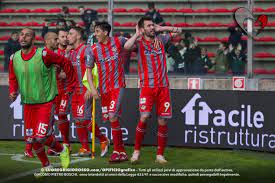 In serie b, invece, le due formazioni si sono sfidate in 28 gare, le quali hanno regalato 9 vittorie alla cremonese e 11 al lecce. Cremonese Lecce Le Fotografie Della Partita Cuore Grigiorosso