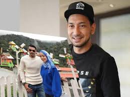 Pelakon dan pelawak, zizan razak mengucapkan tahniah kepada mira filzah yang kini bergelar tunangan kepada anak kenamaan, wan emir astar. Mira Rapat Dengan Remy Ini Jawapan Zizan Razak