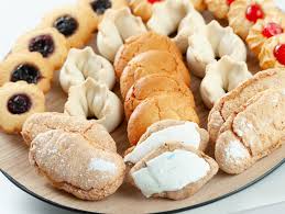 Un dolce molto semplice che si differenzia dal classico croccante di mandorle sia per la presenza del limone che del miele inoltre le mandorle sono spellate e tagliate a fettine sottili, il croccante sardo alle mandorle ( gattò de mendula ) è un dolce molto antico che si prepara in diverse zone della sardegna per le grandi occasioni , tipo i matrimoni, i battesimi e le sagre di paese, in alcuni luoghi è presentato come alcune sculture molto belle che solo mani espertissime sono. Dolci Sardi Dolci Tradizioni Di Francesca Piga