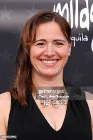 Lara Abbott's Instagram, Twitter & Facebook