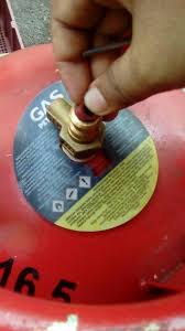 Kuncinya, jangan takut saat mempraktikannya agar tabung gas bisa terpasang dengan benar dan aman. Pasang Kepala Gas Panik Berbunyi Berbau Terbalikkan Getah Masukkan Semula Mingguan Wanita