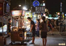 （圖/疫情記者會截圖） （圖/疫情記者會截圖） （台灣英文新聞 / 林于雯 綜合報導）全國防疫第三級警戒將於28日到期，指揮中心今(23日)宣布全國三級警戒將再延長2週至7月12日，並強化6大應落實事項。 Hmvtyq0hmwlo5m