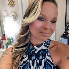 Who is a good hair dresser for vibrant colors in the Tri-Cities area?