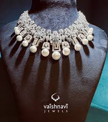 Collier avec perle et diamant