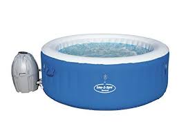 epingle sur piscine de jardin