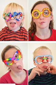 😀😀¿Qué tal hacer unos lentes locos como parte de las actividades del Día  del Niño? 😀😀 Aquí te comparto ideas tomadas de la web.