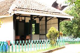 Jadi, kemarin itu ada permintaan kepada kami dari karang taruna di jakarta untuk membantu dapur umum. Lubang Buaya Mapio Net