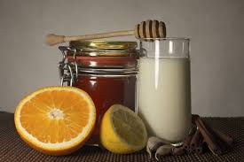 Minuman campuran lemon dan madu memiliki banyak manfaat bagi kesehatan. Kombinasi Susu Madu Dan Lemon Untuk Cerahkan Kulit Wajah Secara Alami Mymilk Com