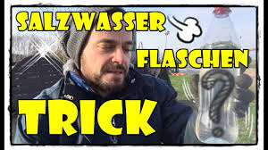 2010 hast du dich schon mal gefragt, warum manche streuwagen im winter salz auf die. Pferde Im Offenstall Salzwasserflaschen Trick Pferde Hoschi Youtube