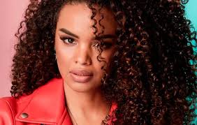 Lucy Ramos muda o visual