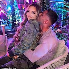 Jesy Nelson S Boyfriend Pens Cryptic Post About Rollercoaster Year After Singer Quit Little Mix Aktuelle Boulevard Nachrichten Und Fotogalerien Zu Stars Sternchen
