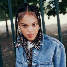 Back to college, back to style, con la nuova collezione Baby Angel. Capi  d'ispirazione preppy e fantasie eye-catching dal sapore retrò ti aspettano  in store e online. https://www.ovs.it/donna/brand/baby-angel