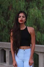 Thus, ironically, women with broad shoulders can make them narrower by doing the same thing men do to make theirs wider—getting lean. Long Hair Don T Care Women Latina Woman Fashion