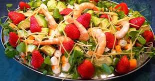 Salade Surimi Fraises Avocats La Recette Facile Par Toques 2 Cuisine Recettes De Cuisine Recette Facile Recette Salade
