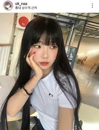 Wispy, thin bangs aren't the best fit for thick, straight hair if you want a style with a fringe. Hair Asian Girls And Bangs Image 7651784 On Favim Com