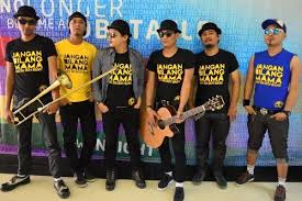 Jangan menangis / bila tak kau. Lirik Lagu Dan Kunci Gitar Reggae Dan Ska Dan Pop Band Indonesia B Lirik Lagu Dan Chord Gitar Tipe X Mawar Hitam Intro Am Em Am