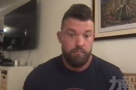 美男戴T-back當口罩被趕落機至少2乘客竟落機聲援- 澳門力報官網