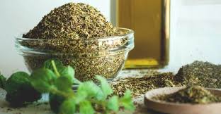 Yaprakları oval koyu yeşil renkli, sapsız ya da kısa saplıdır. Kekik Yaginin Faydalari Ve Kullanimi Ayrintili Rehber Dr Can Ile Fitekran