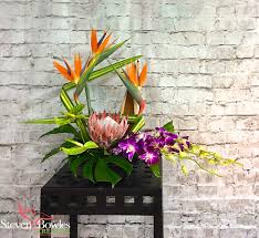 Bird Of Paradise Arrangement Flower Arrangement Tropical Design Flowers Of Protea Birds Of Paradise And Orchids Tropical Floral Arrangements Memorial Flowers Tropical Flower Arrangements