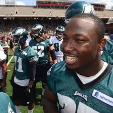 Eagles entertain crowd at Franklin Field practice