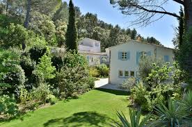 Annuncio per alloggi in affitto per le vacanze nella zona di antibes e sulla costa azzurra. Casa Vacanze In Costa Azzurra Rinnovo Di Interni Ed Esterni