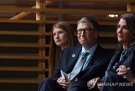 Melinda anne gates, 혼전성 프렌치(french), 1964년 8월 15일 ~ )는 미국의 기업인으로, 빌 게이츠의 부인이다. Lluvmktzdp1wcm