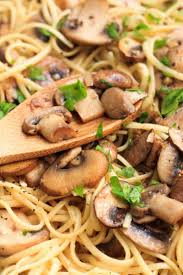 Anda pun bisa menggantinya dengan seafood, ayam, jamur, atau pilihan topping lain yang tersedia di kulkas anda. Mushroom Spaghetti Aglio Olio Gluten Free Vegan Dish By Dish