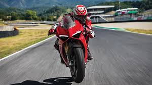 Robb Report Names Ducati Panigale V4 S Best Motorcycle For 2018 Robb Report