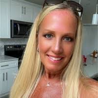 Shauna Beach's Instagram, Twitter & Facebook